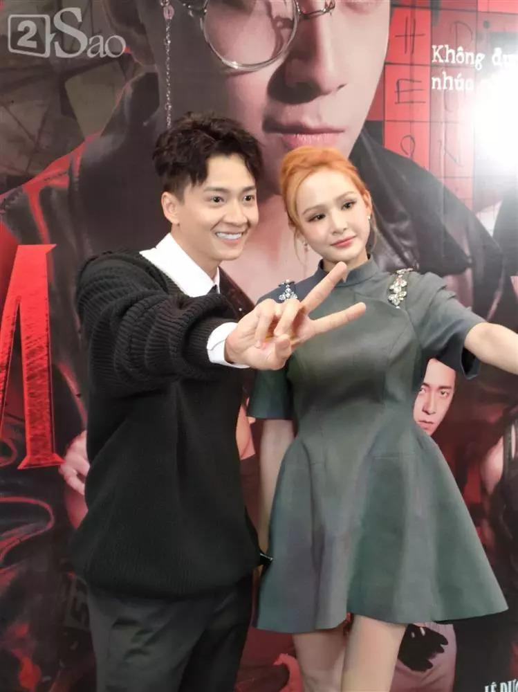 ầu hết trong mọi sự kiện, Hiền Hồ đều chọn trang phục xòe rộng quen thuộc