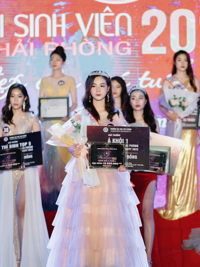 A khoi DH Hai Phong uoc mo tro thanh phien dich vien