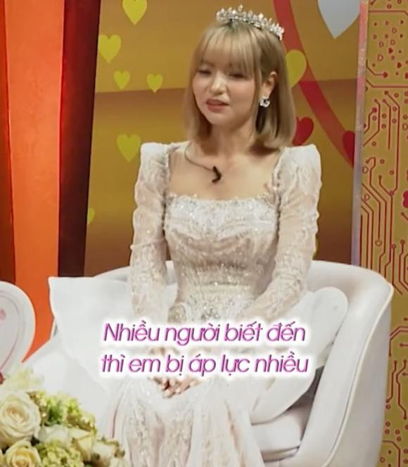 Vợ Mạc Văn Khoa nức nở kể lại chuyện bị fan của chồng chửi ảnh 1