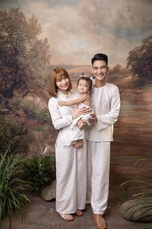 Vợ Mạc Văn Khoa nức nở kể lại chuyện bị fan của chồng chửi ảnh 3 Vợ Mạc Văn Khoa nức nở kể lại chuyện bị fan của chồng chửi ảnh 3