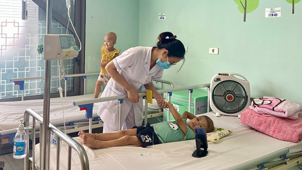 Qua tai benh nhi ung thu, bac si khuyen cao cach phat hien som benh
