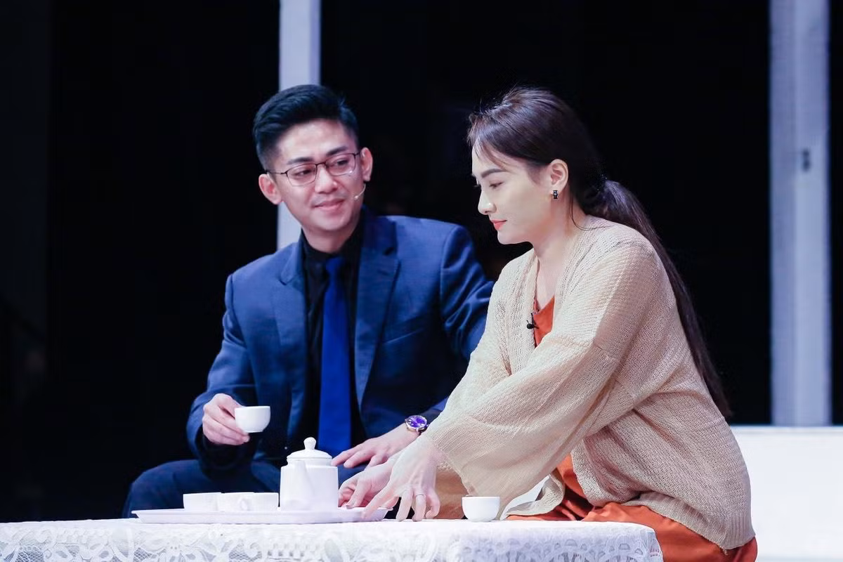 Bảo Thanh vừa công diễn vở Cận vệ - tác phẩm nằm trong chuỗi hoạt động nghệ thuật chào mừng kỷ niệm 70 năm Ngày thành lập lực lượng Cảnh vệ Công an Nhân dân. Cô đóng vai vợ của người cận vệ có hoàn cảnh gia đình khó khăn. Ảnh: TRỌNG TÀI.