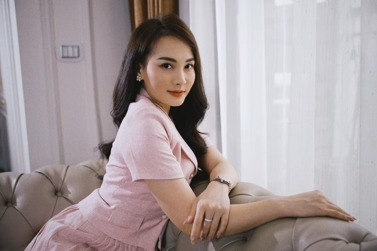 Với nữ diễn viên sinh năm 1990, sân khấu và truyền hình đều là đam mê. Bảo Thanh hé lộ lý do chưa trở lại màn ảnh nhỏ vì chờ đợi một kịch bản, vai diễn phù hợp. “Rất khó để làm mới dạng vai mình từng đóng. Khán giả có lẽ cũng thấy diễn viên không còn gì mới mẻ nếu cứ đóng khung ở một kiểu nhân vật”, Bảo Thanh nói. Ảnh: NVCC.