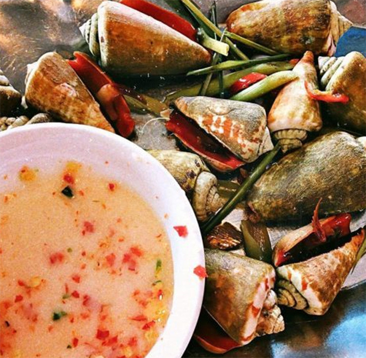 Ốc nhảy là món ăn nổi tiếng ở các vùng biển Việt Nam như Phú Quốc và Nha Trang…