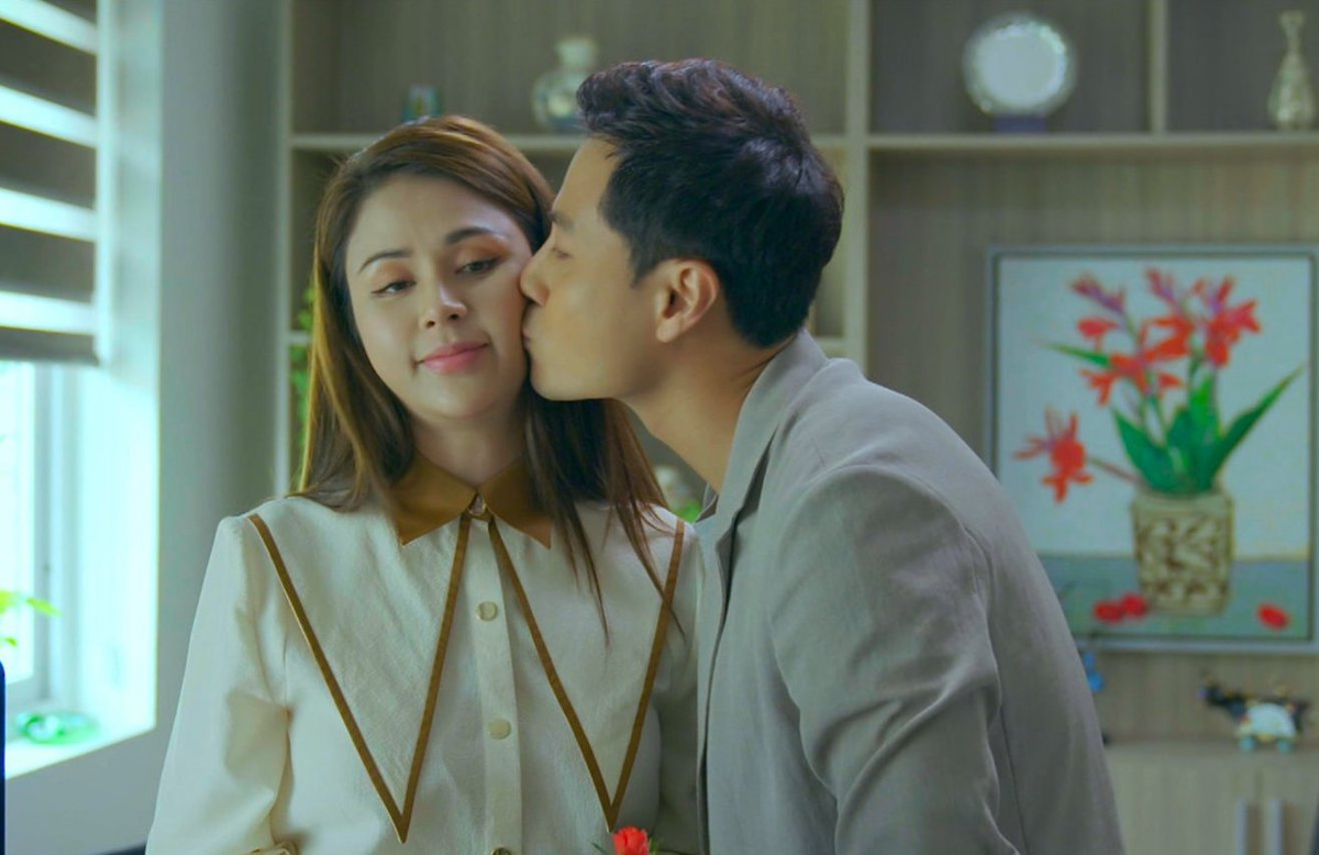 Dù là phim chính luận chủ yếu tập trung vào việc phá án nhưng gia vị tình yêu của cặp Lam - Vũ khiến Đấu trí mềm mại và thu hút khán giả hơn.