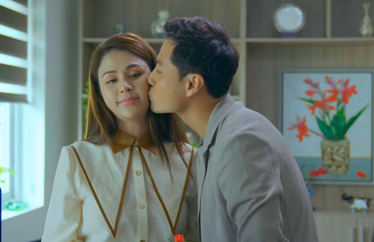 Doi thuong nong bong cua Luong Thu Trang - ban gai dai uy Vu 