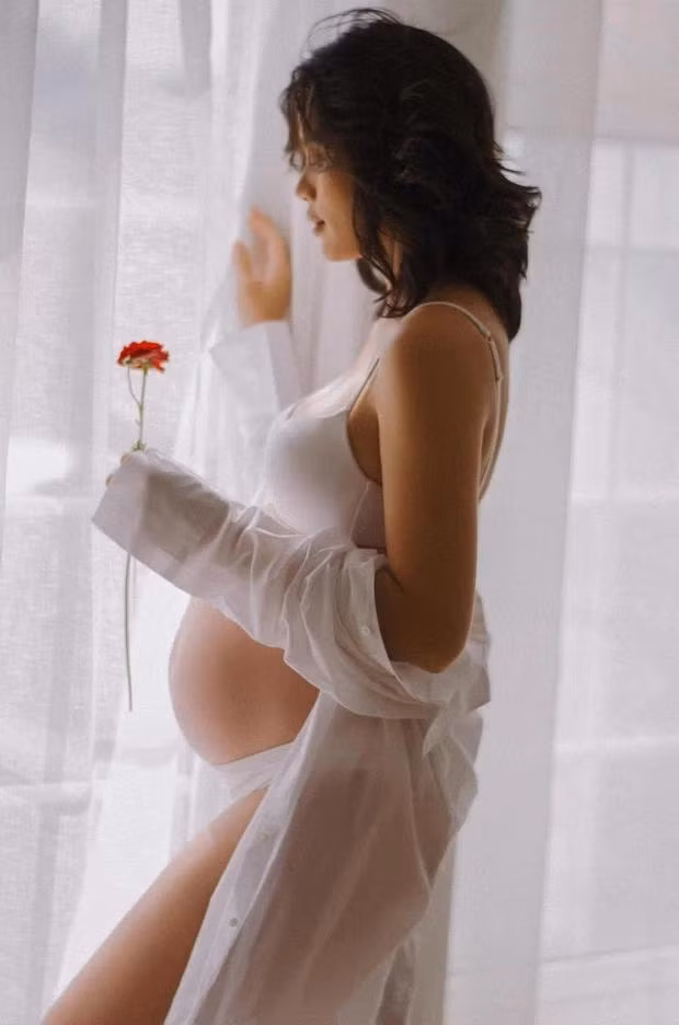 Chan dai Vbiz bau to vuot mat, bi an nhat danh tinh ong xa?