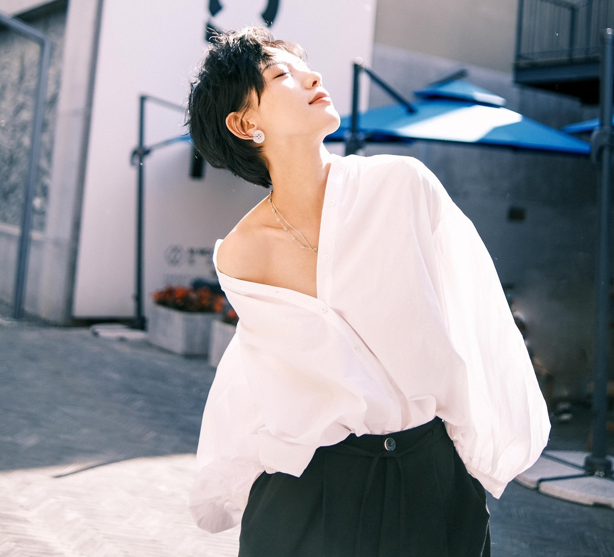 Cha của Lưu Khải Uy, diễn viên gạo cội của TVB Lưu Đan thậm chí chỉ trích con dâu vô trách nhiệm với con trước truyền thông. Do đó, Lưu Đan khuyến khích con trai đi bước nữa.