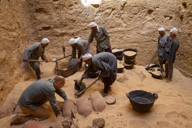 Khai quat bo cong cu uop xac lon nhat o Ai Cap-Hinh-2