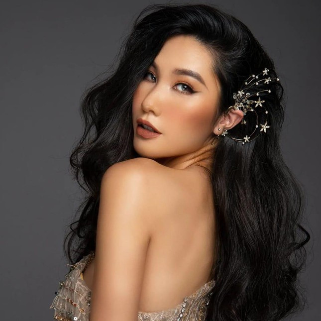 Nu tiep vien co so do ba vong 