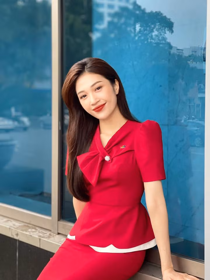 Nu MC xinh dep VTV binh luan World Cup gay chu y la ai?-Hinh-2