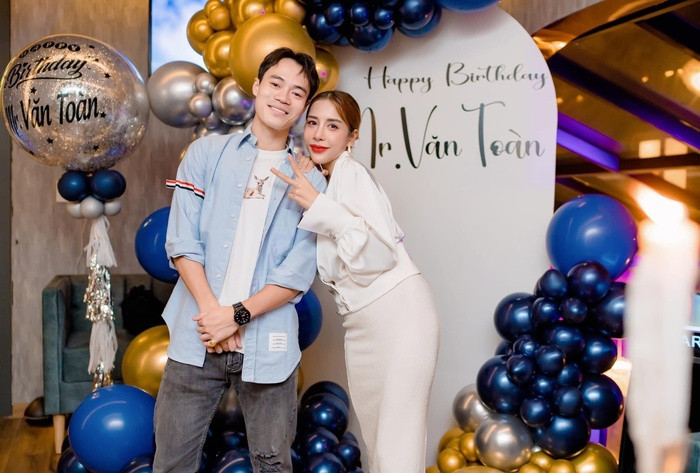 Văn Toàn và em gái Công Vinh đón sinh nhật tưng bừng - Hình 5 Van Toan va em gai Cong Vinh don sinh nhat tung bung-Hinh-5