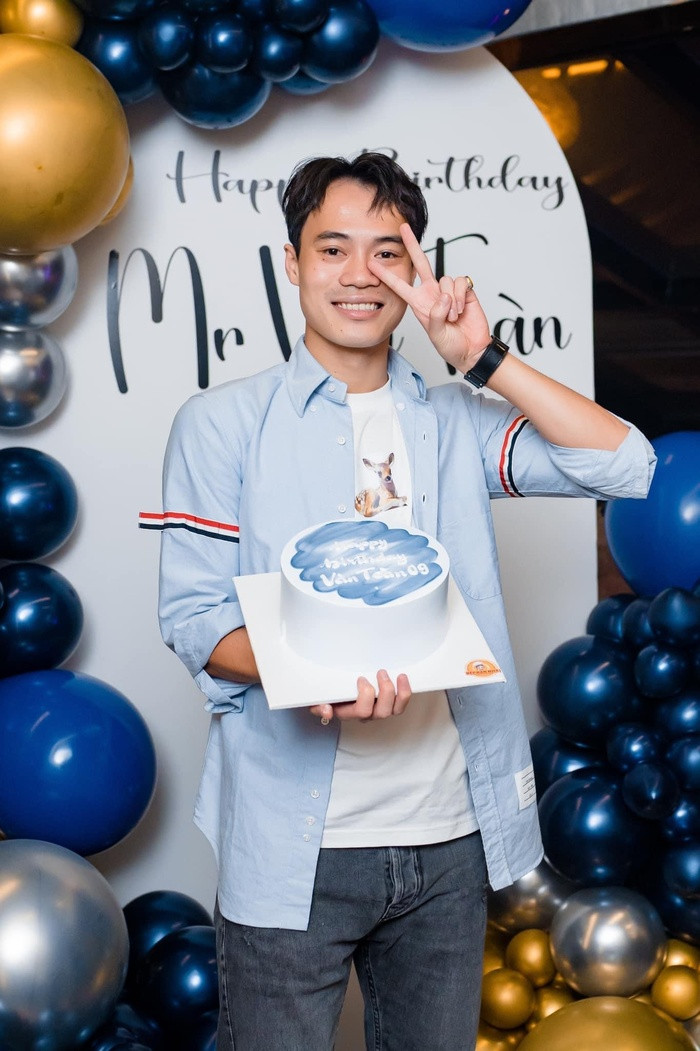 Văn Toàn và em gái Công Vinh đón sinh nhật tưng bừng - Hình 9 Van Toan va em gai Cong Vinh don sinh nhat tung bung-Hinh-9