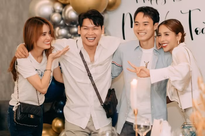 Van Toan va em gai Cong Vinh don sinh nhat tung bung-Hinh-2