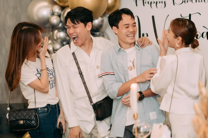 Văn Toàn và em gái Công Vinh đón sinh nhật tưng bừng - Hình 3 Van Toan va em gai Cong Vinh don sinh nhat tung bung-Hinh-3
