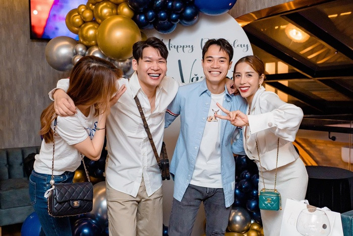 Văn Toàn và em gái Công Vinh đón sinh nhật tưng bừng - Hình 4 Van Toan va em gai Cong Vinh don sinh nhat tung bung-Hinh-4
