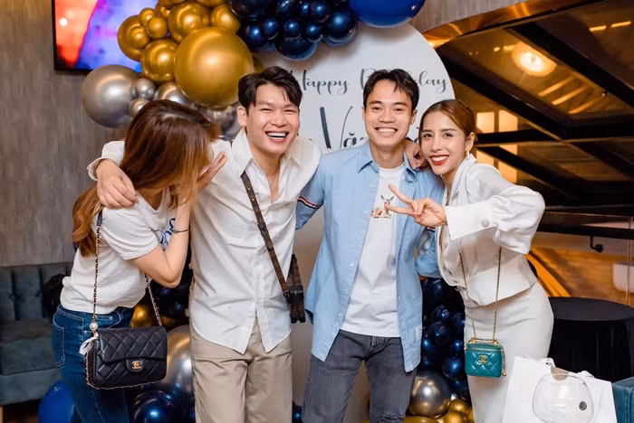 Van Toan va em gai Cong Vinh don sinh nhat tung bung-Hinh-4