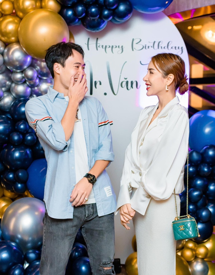 Văn Toàn và em gái Công Vinh đón sinh nhật tưng bừng Van Toan va em gai Cong Vinh don sinh nhat tung bung