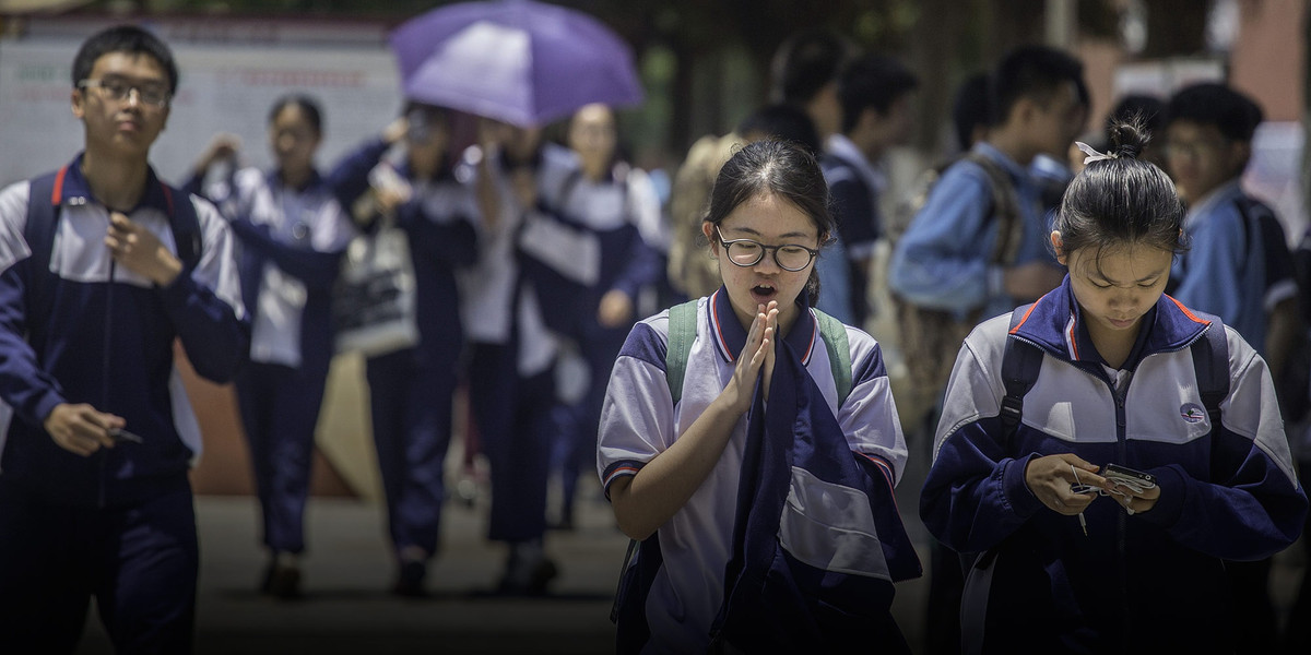 Thay giao Trung Quoc tum toc, danh hoc sinh ngu gat-Hinh-2