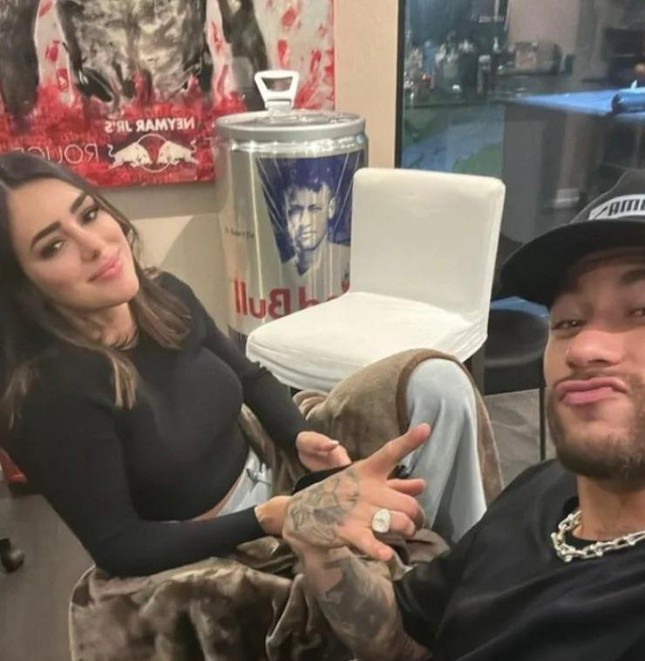 Neymar quay lai voi ban gai cu Bruna Biancardi-Hinh-2