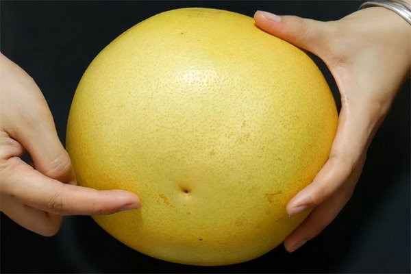 Mua bưởi nên chọn quả nhọn hay tròn là ngon nhất? - Hình 2 Mua buoi nen chon qua nhon hay tron la ngon nhat?-Hinh-2