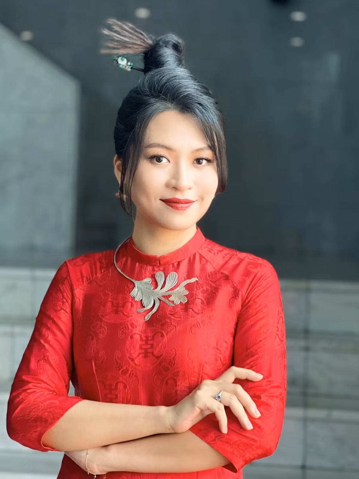 Guong mat moi tren duong dua 