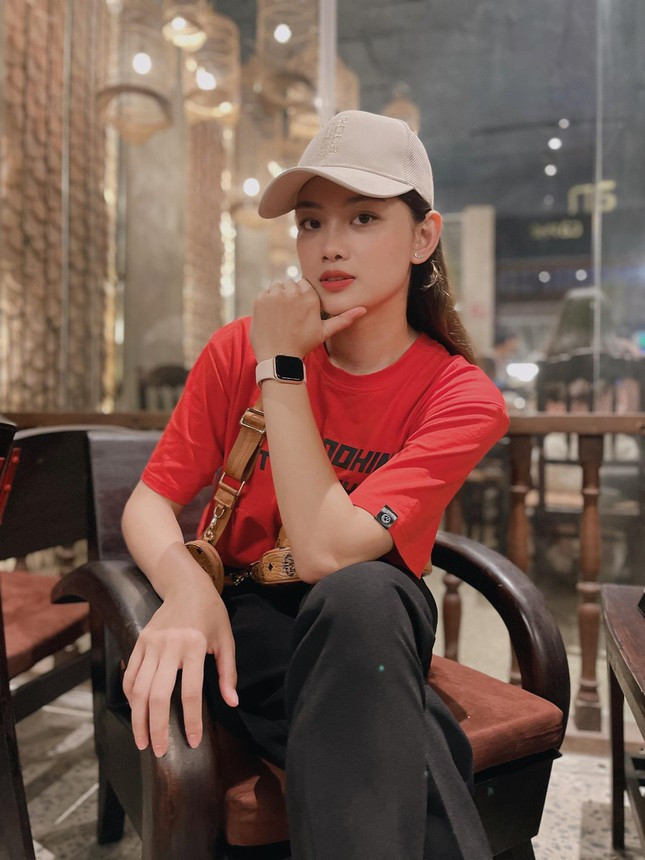 Hot girl bóng chuyền gây sốt SEA Games 31 là ai? - Hình 4 Hot girl bong chuyen gay sot SEA Games 31 la ai?-Hinh-4