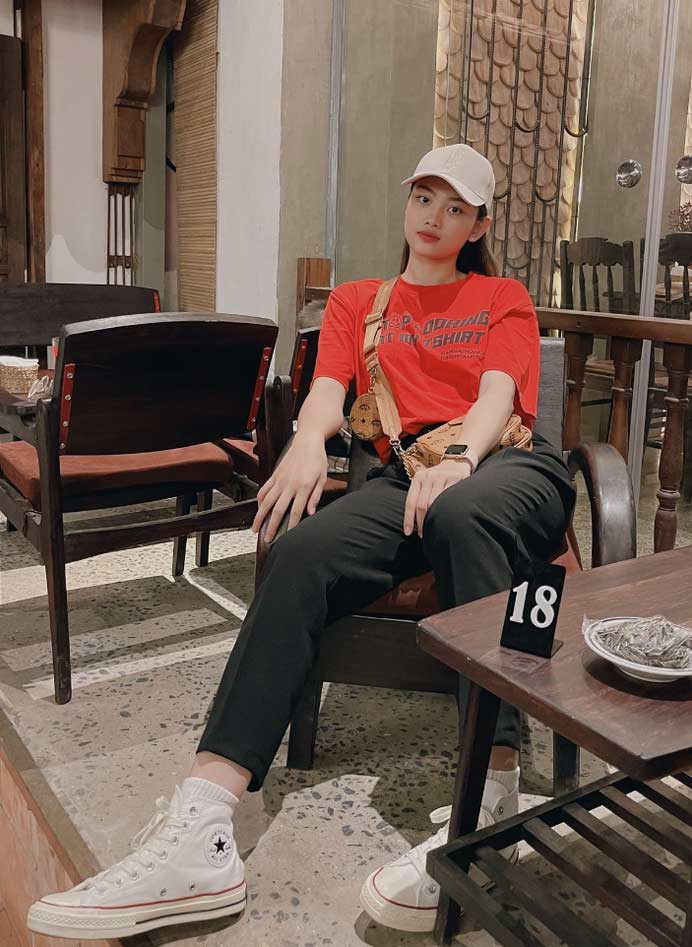 Hot girl bóng chuyền gây sốt SEA Games 31 là ai? - Hình 5 Hot girl bong chuyen gay sot SEA Games 31 la ai?-Hinh-5