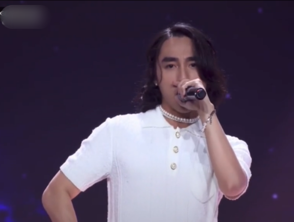 Những sao nam khiến fan tá hỏa vì kiểu tóc - Hình 3 Nhung sao nam khien fan ta hoa vi kieu toc-Hinh-3