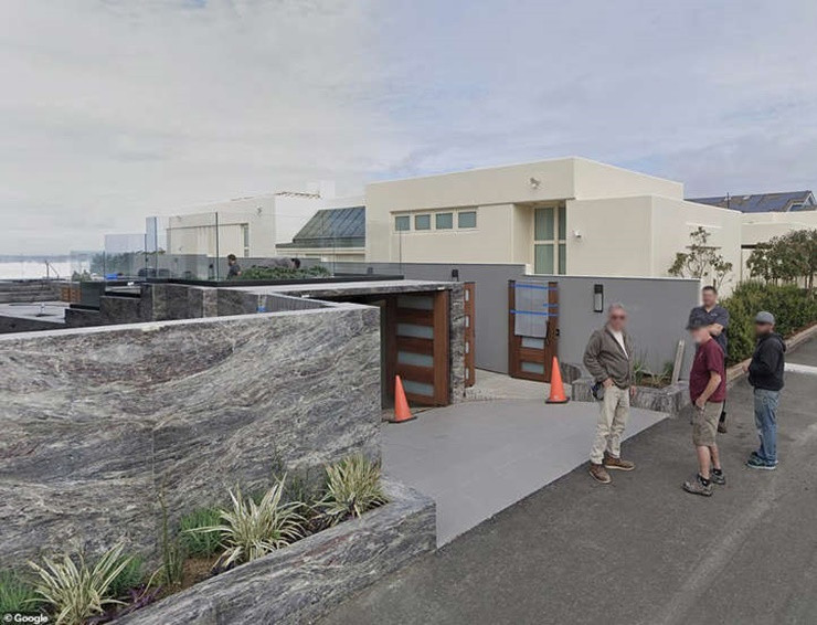  Tỷ phú này sẽ xây dựng một dinh thự mới trên khu đất. Việc phá bỏ dinh thự cũ được tiến hành từ tháng 1 vừa qua.