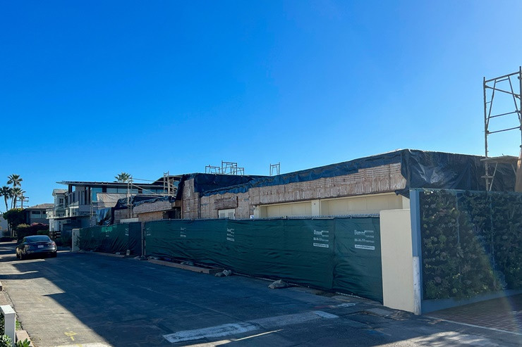 Không gian sống sang chảnh, ở vị trí trước biển vô cùng đắc địa, ai cũng mơ ước. Tuy nhiên, hiện nay nó đang bị phá bỏ.