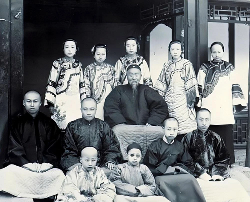 Tên tham quan nhiều mánh nhất lịch sử Triều Thanh - Hình 2 Ten tham quan nhieu manh nhat lich su Trieu Thanh-Hinh-2