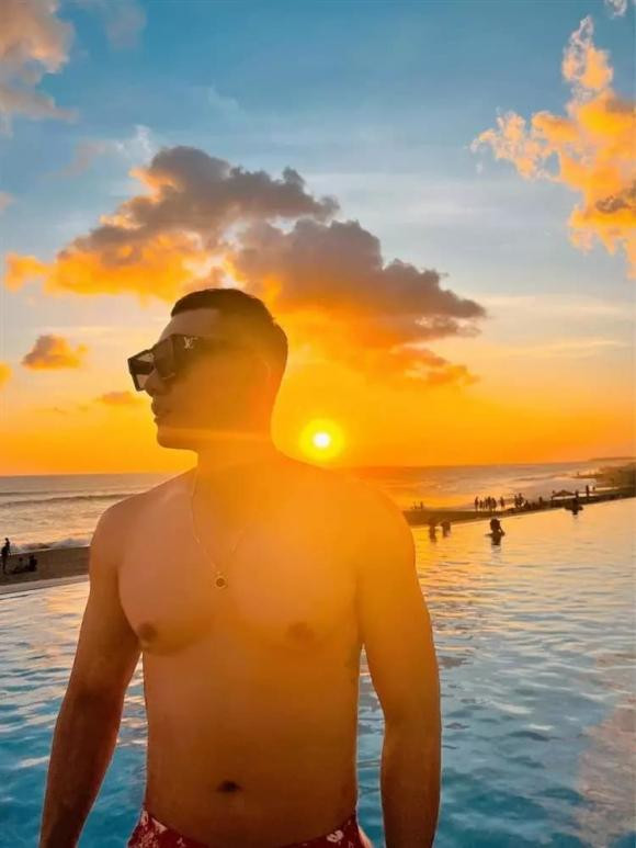 Lý Bình thừa nhận sợ vợ, còn "tậu" hình xăm y hệt bà xã? - Hình 3 Ly Binh thua nhan so vo, con