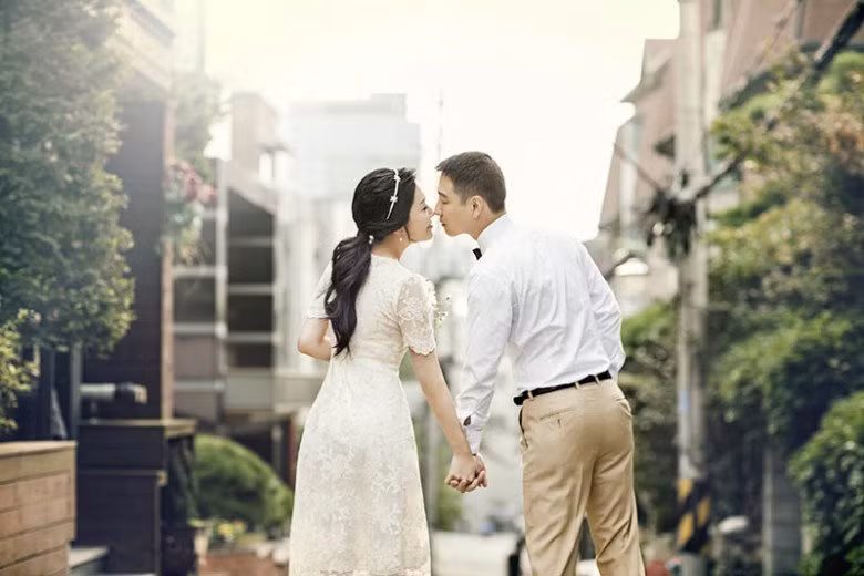 Me ruot om toi xin phep ve cham, bo chong noi cau chua xot