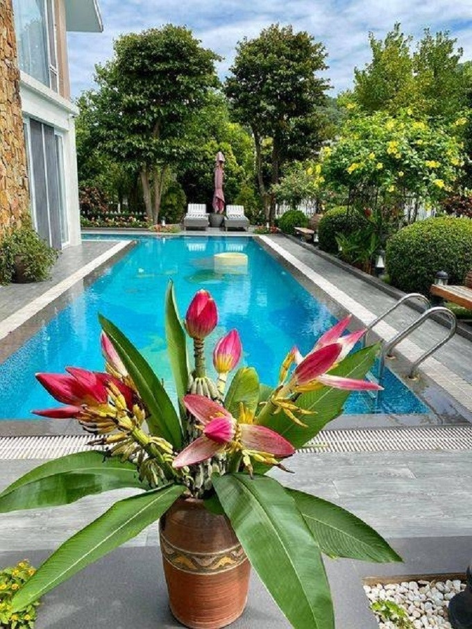 Khach Ha Noi san lung 