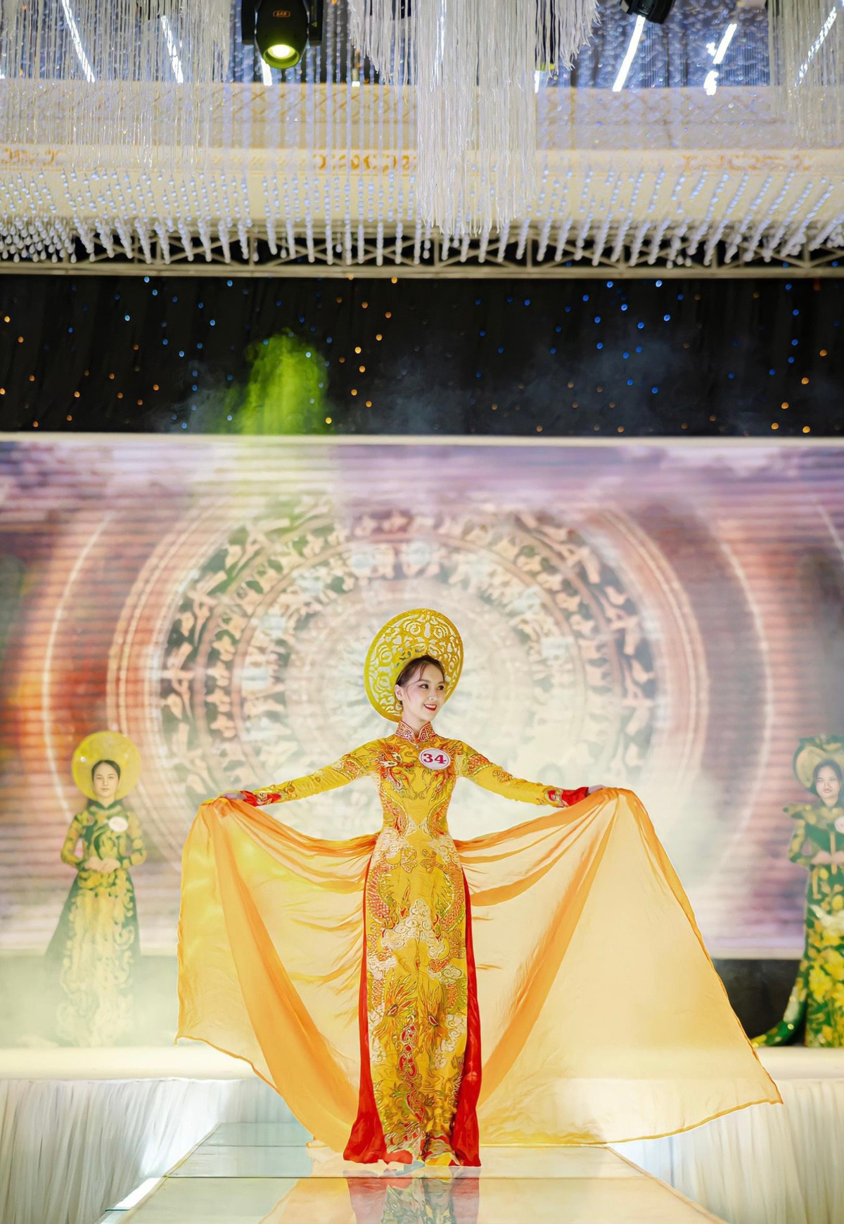 Nu sinh tai sac ven toan cua truong Dai hoc Y Duoc-Hinh-6