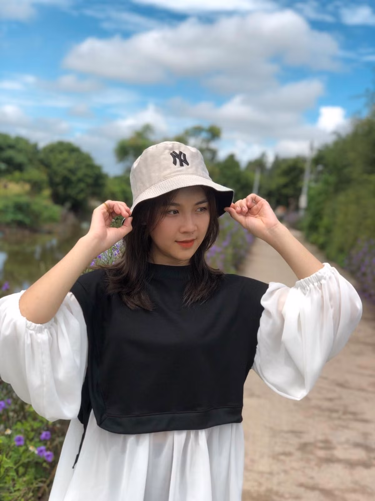 Nu sinh tai sac ven toan cua truong Dai hoc Y Duoc-Hinh-10