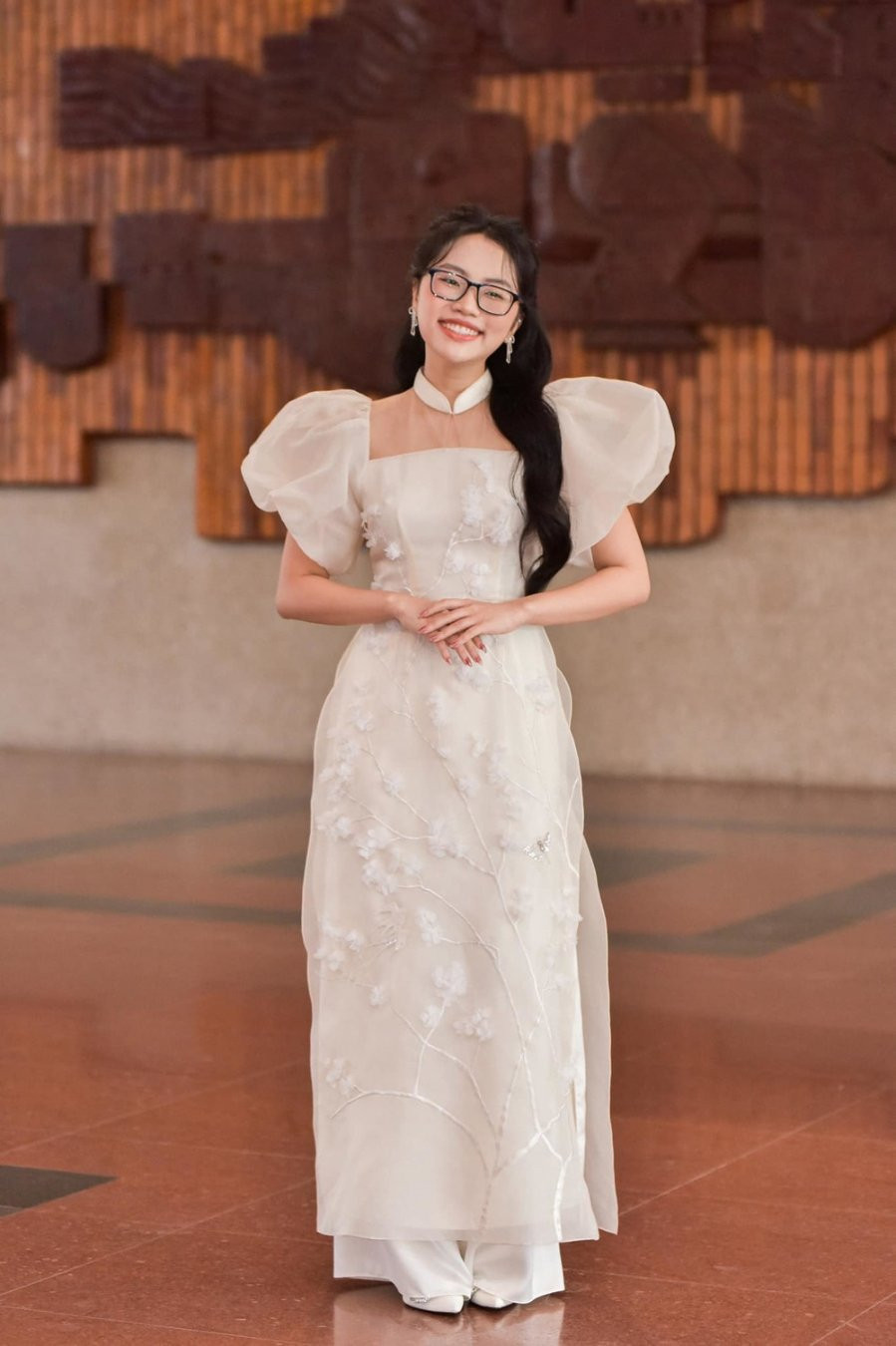 Phương Mỹ Chi ngày càng chuộng đồ xuyên thấu, đụng hàng Ngọc Trinh - Hình 2 Phuong My Chi ngay cang chuong do xuyen thau, dung hang Ngoc Trinh-Hinh-2