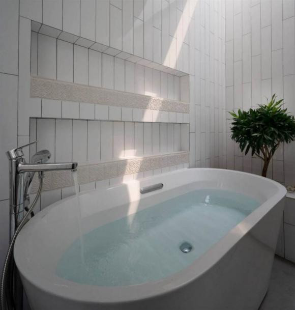 So voi nha hang xom, nha anh ta qua nhien la cao cap-Hinh-13