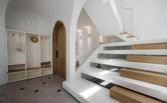 So voi nha hang xom, nha anh ta qua nhien la cao cap-Hinh-3