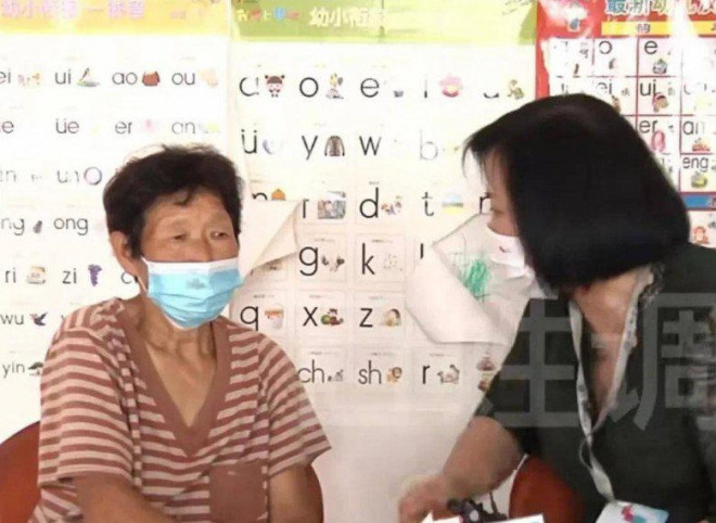 Bắt con trai bỏ vợ vì nghe hàng xóm mách chuyện động trời Bat con trai bo vo vi nghe hang xom mach chuyen dong troi