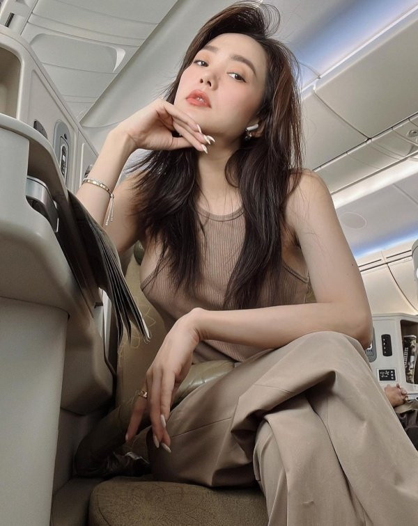 Minh Hằng và những lần biến sân bay thành sàn diễn thời trang Minh Hang va nhung lan bien san bay thanh san dien thoi trang