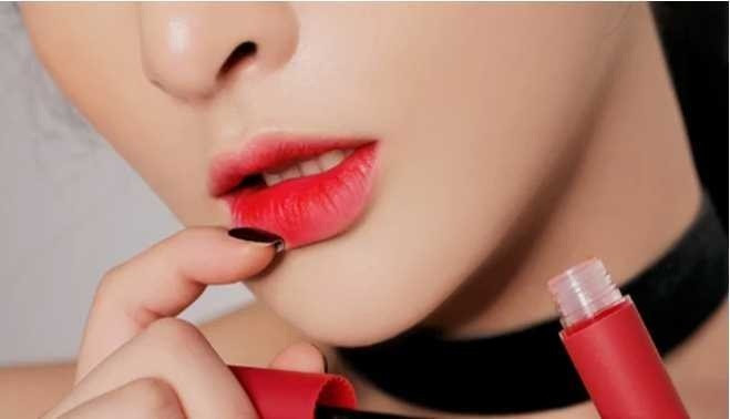 3 cách đơn giản giúp đánh son không lo bị trôi 3 cach don gian giup danh son khong lo bi troi