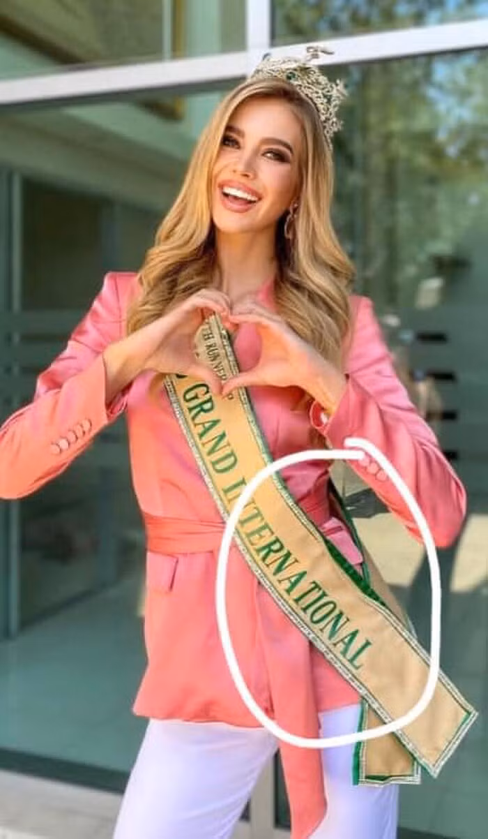 Vat pham tai Miss Grand International 'tan tac' sau chua day 1 thang-Hinh-7