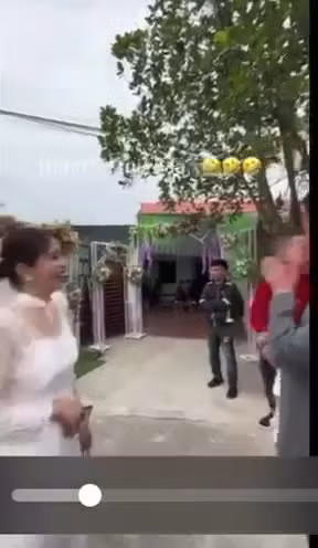 Tham dự đám cưới, bé trai "khóc thét" khi nhìn thấy cô dâu Tham du dam cuoi, be trai