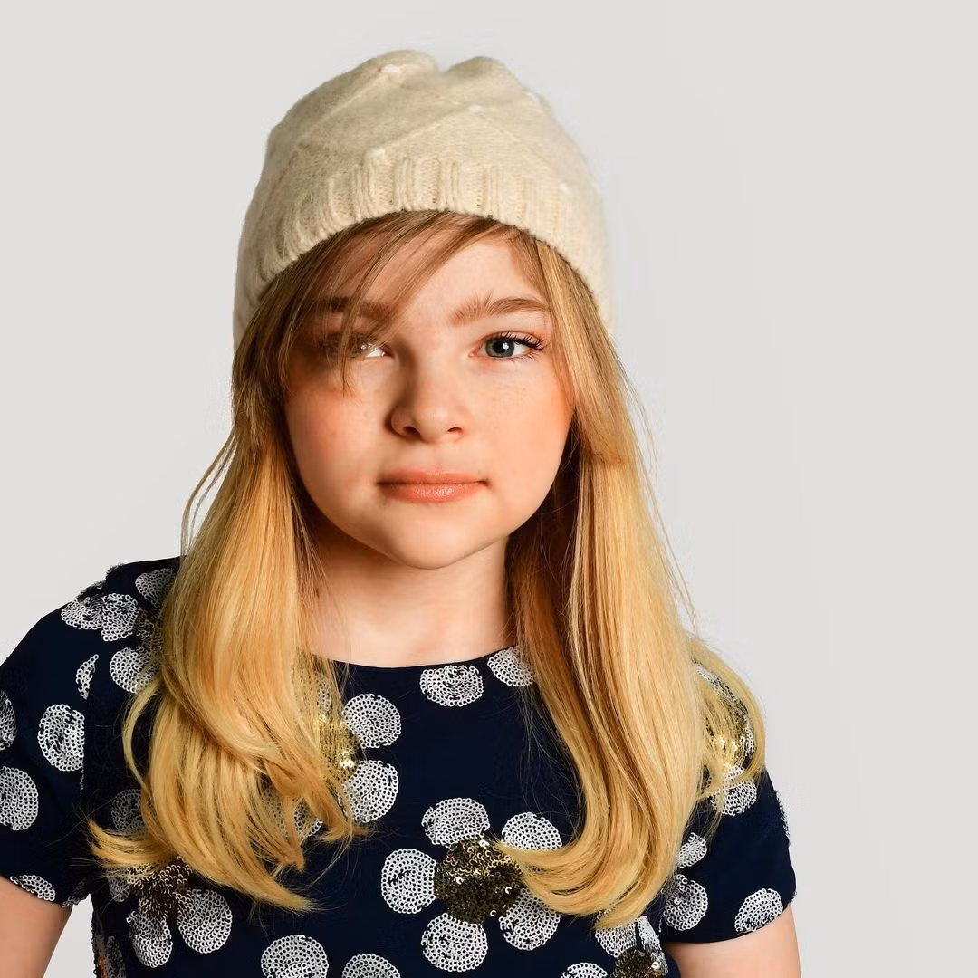 Noella McMaher (10 tuổi, Chicago) gây chú ý khi catwalk tại Tuần lễ thời trang New York và có ý định xuất hiện tại các sàn diễn ở Paris (Pháp) vào năm 2023. Theo New York Post, Noella hiện có cha mẹ là người chuyển giới - Ray và Dee McMaher. Noella là con của Dee và chồng cũ Timothy McCord - một nhà khoa học ở Chicago.