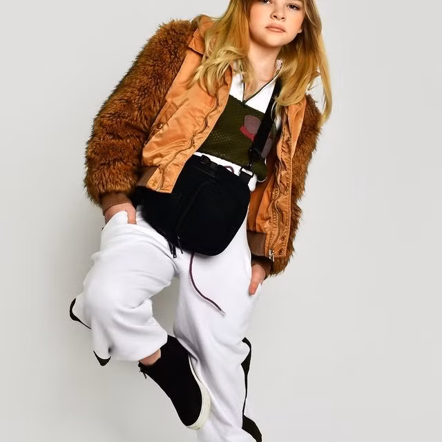 Cha mẹ Noella không đam mê thời trang nhưng cô bé đã sớm cho thấy sở thích make up và mặc quần áo lấp lánh.