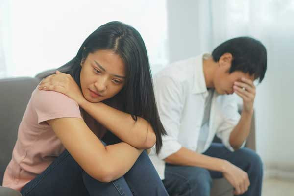 Cham me chong chuc nam, chong dua ra quyet dinh khien toi dau don