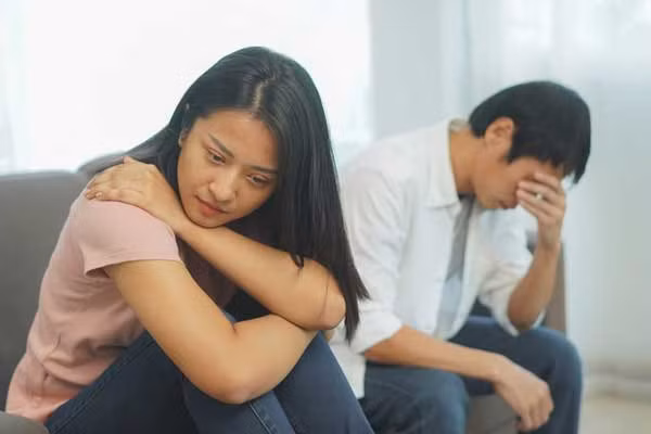 Cham me chong chuc nam, chong dua ra quyet dinh khien toi dau don