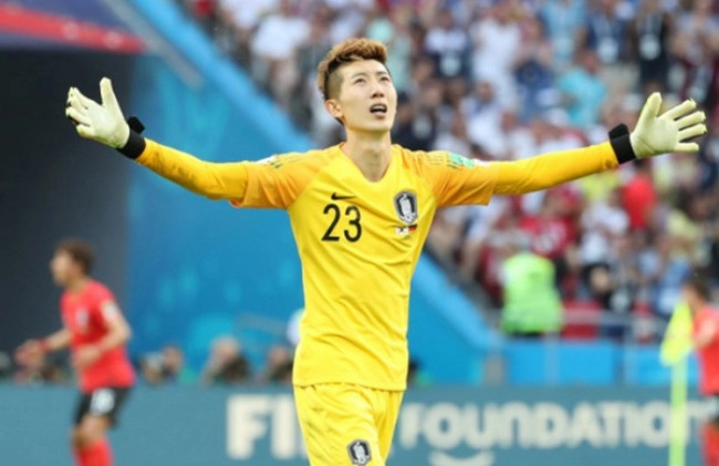 Thủ môn Cho Hyun Woo (sinh năm 1991, cao 1,89 m) đã bắt cho đội tuyển quốc gia Hàn Quốc từ năm 2015. Bên cạnh tài năng của mình, anh còn được đánh giá là "cầu thủ quốc dân" nhờ ngoại hình điển trai.